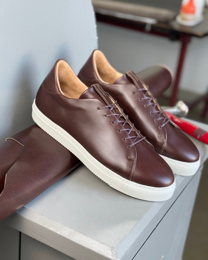 Sneakers VS Brown